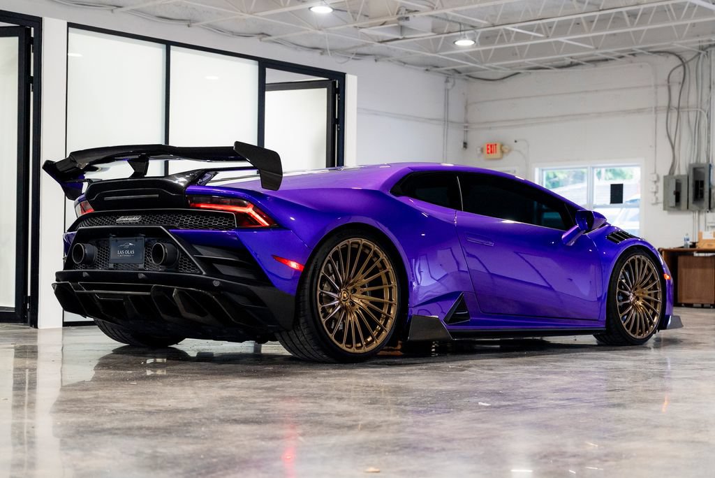 Used 2021 Lamborghini Huracan EVO RWD image 9