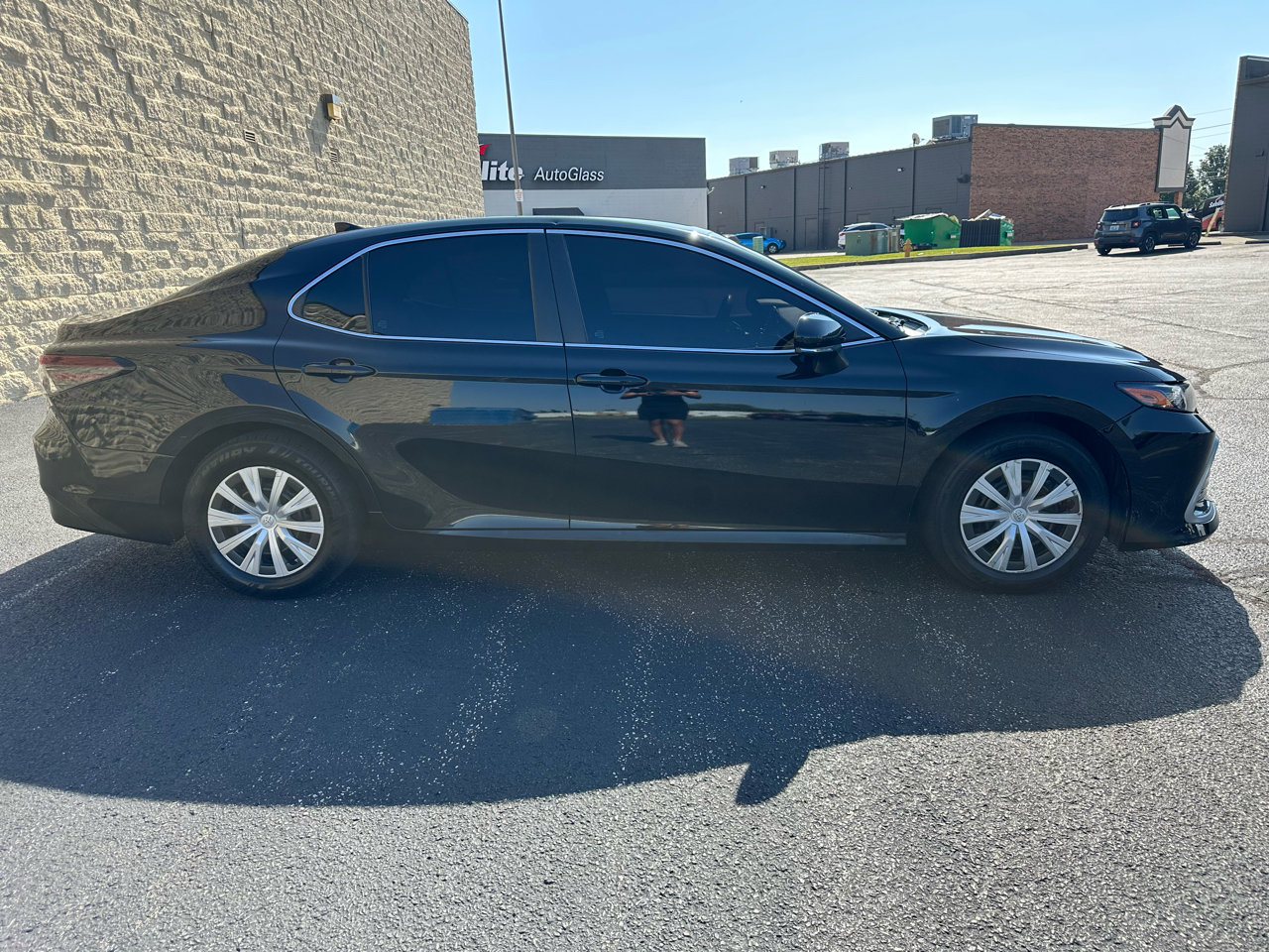 Used 2021 Toyota Camry LE image 6