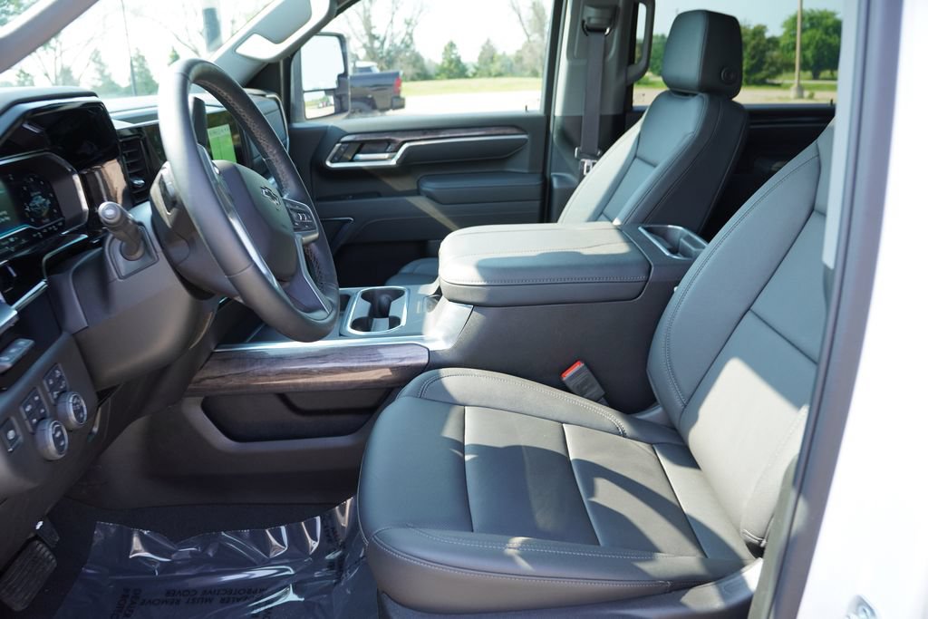 Certified 2025 Chevrolet Silverado 3500 LTZ w/ LTZ Plus Package AWD/4WD image 17