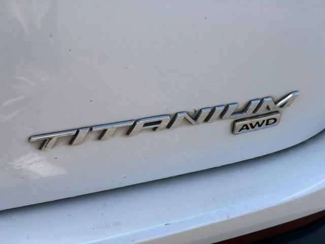 Used 2018 Ford Edge Titanium w/ Equipment Group 302A AWD/4WD image 8