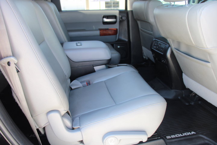 Used 2020 Toyota Sequoia Platinum AWD/4WD image 23