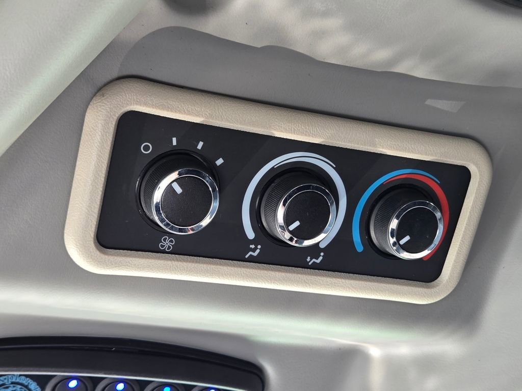 Used 2022 Chevrolet Express 2500 Extended w/ Enhanced Convenience Package image 31