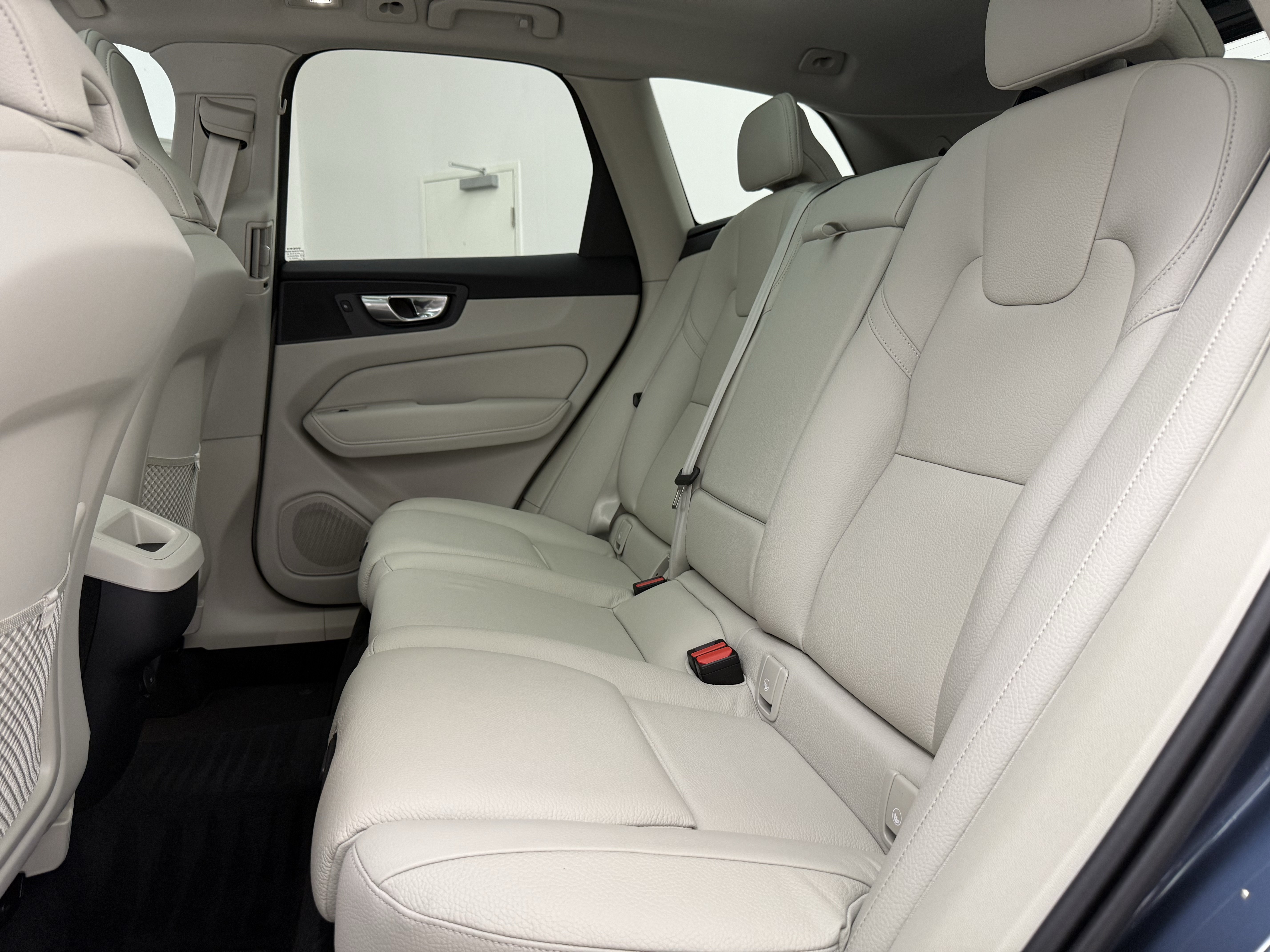 Certified 2024 Volvo XC60 B5 Plus w/ Protection Package Premier AWD/4WD image 25