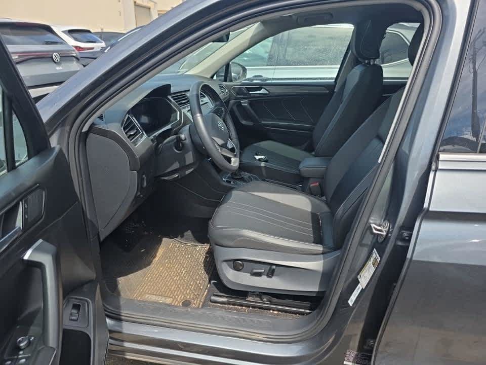 Used 2023 Volkswagen Tiguan SE FWD image 8