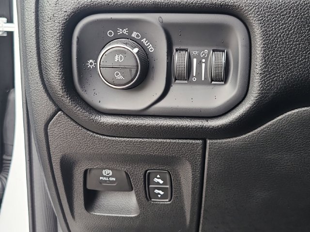 Used 2026 RAM 1500 Laramie AWD/4WD image 21