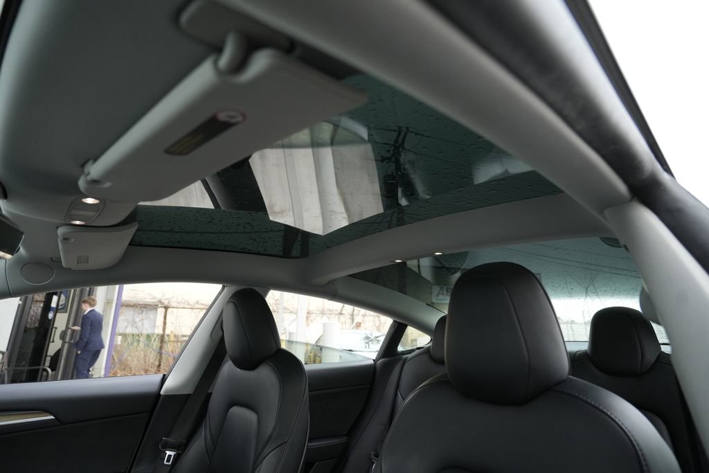 Used 2021 Tesla Model 3 Standard Range Plus image 18