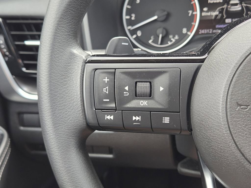 Used 2022 Nissan Rogue SV image 28