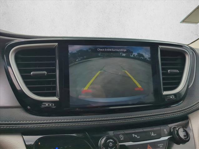 Used 2023 Chrysler Pacifica Touring-L FWD image 12
