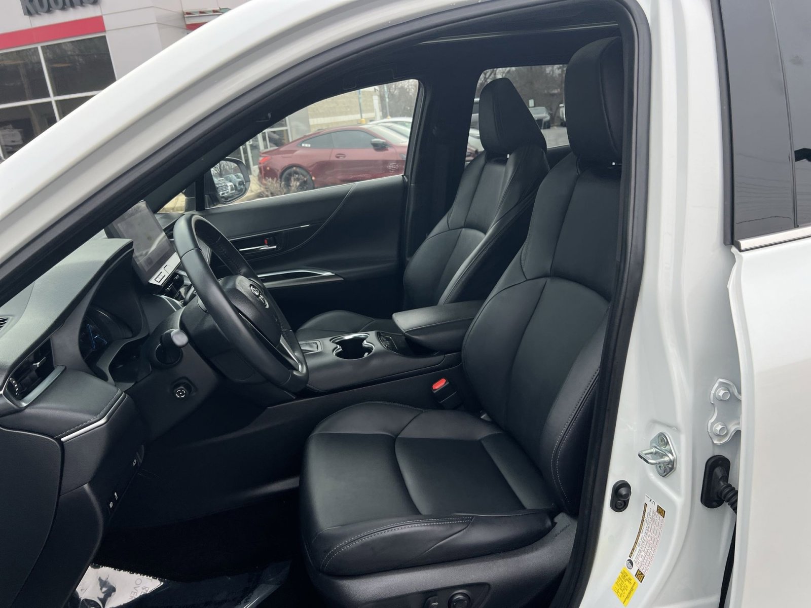 Used 2023 Toyota Venza Nightshade image 13