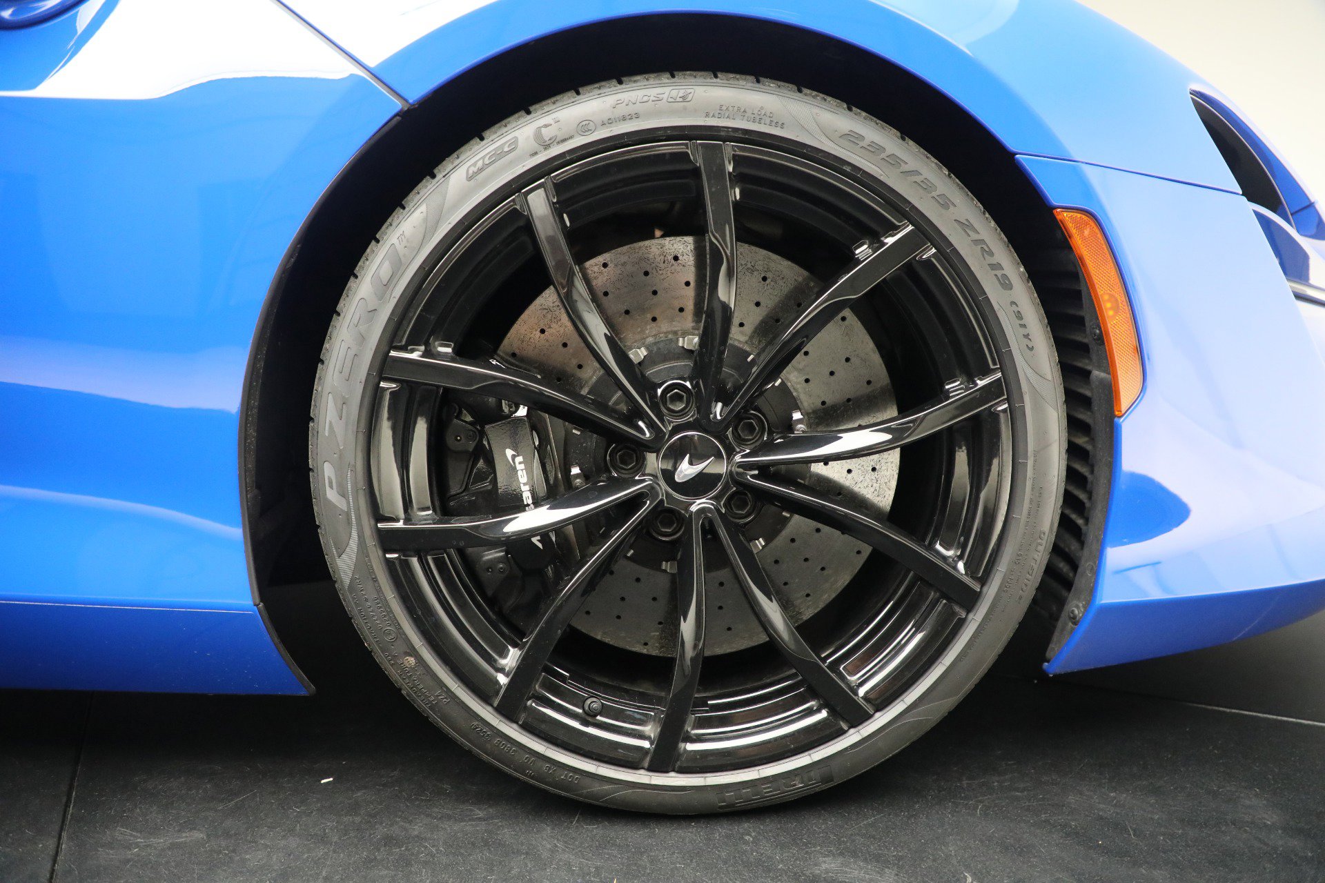 Used 2023 McLaren Artura image 23