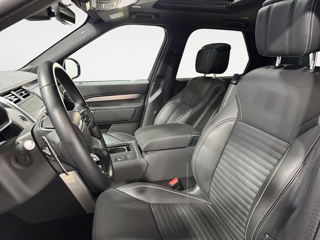 Used 2024 Land Rover Discovery Dynamic SE image 9