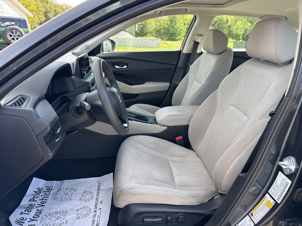 Used 2023 Honda Accord EX image 8
