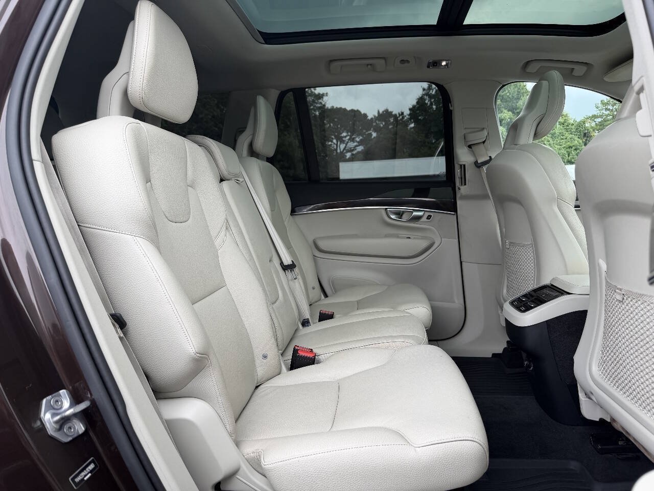 Used 2018 Volvo XC90 T6 Momentum w/ Convenience Package AWD/4WD image 16