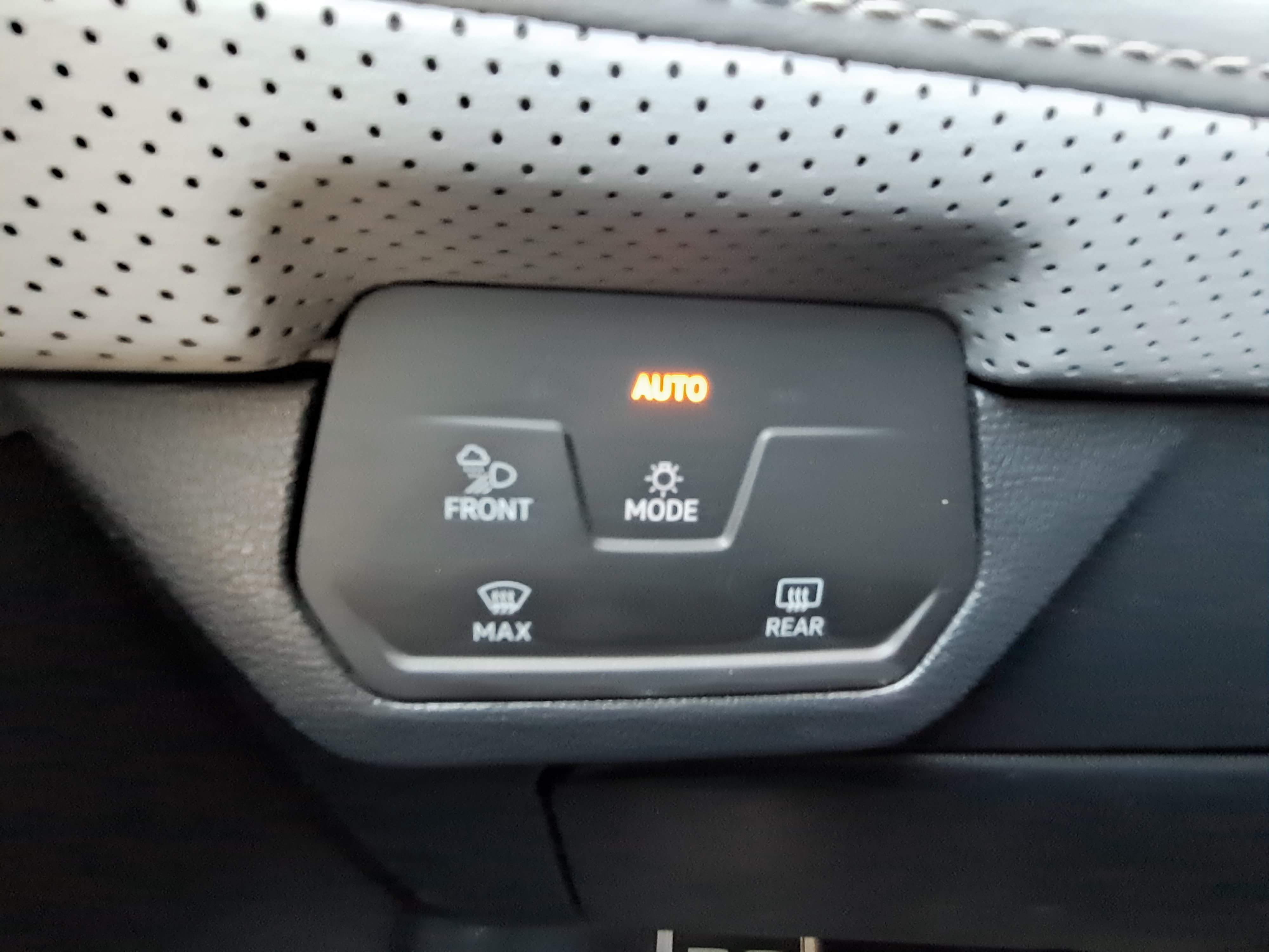 Used 2024 Volkswagen Atlas Peak Edition SEL AWD/4WD image 27