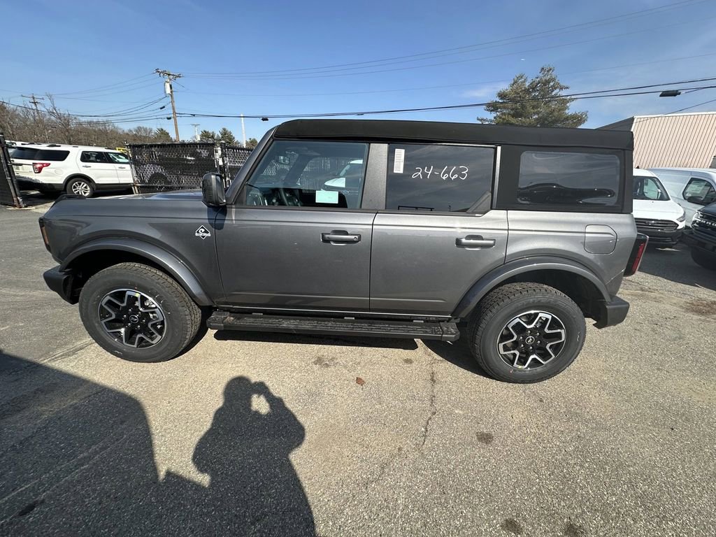Used 2024 Ford Bronco Outer Banks image 8