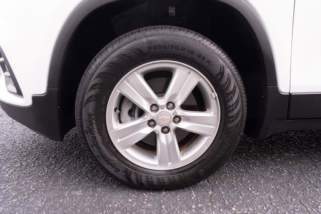 Used 2022 Chevrolet Trax LS w/ Tint and Cruise Package image 40