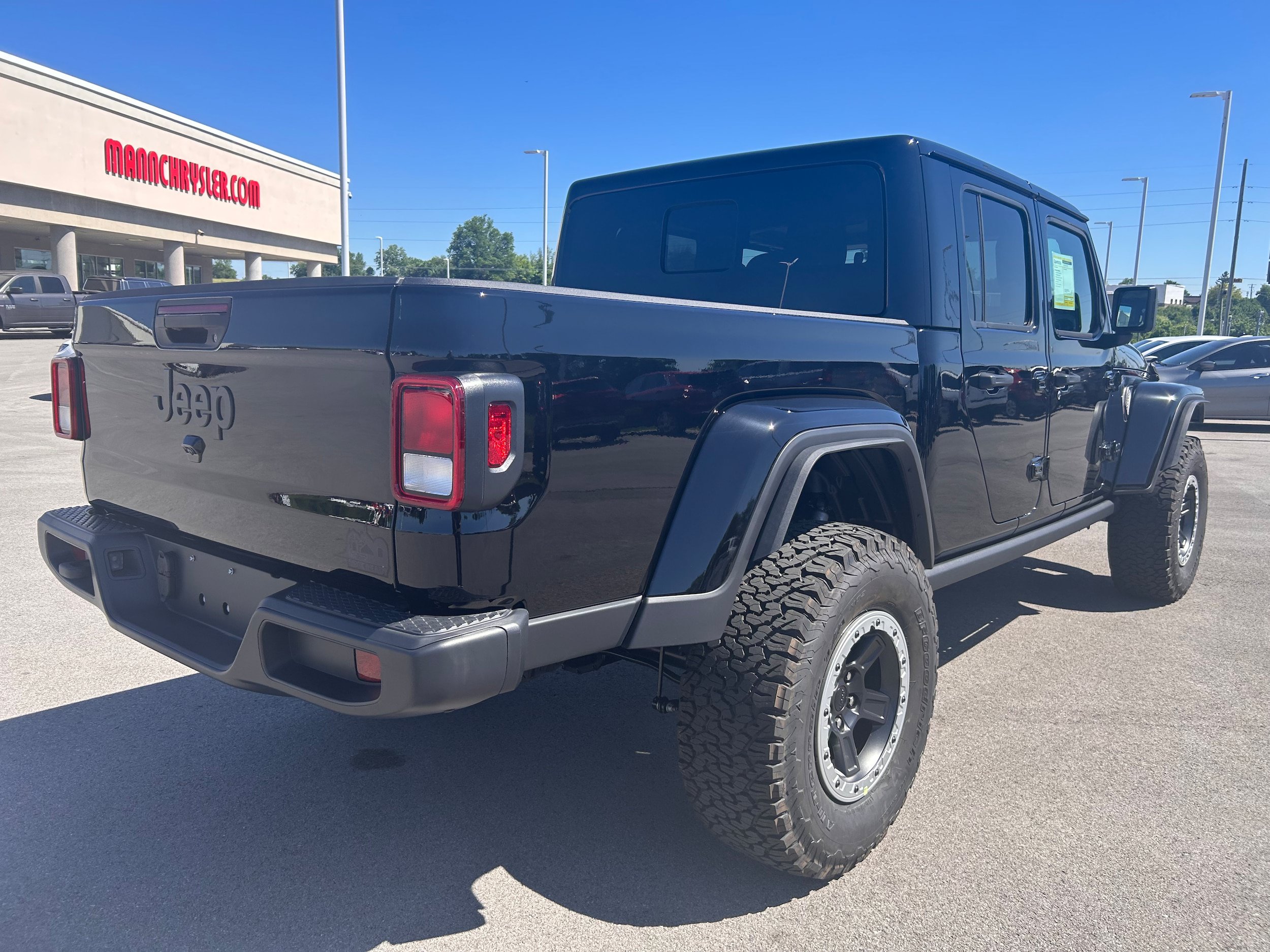 New 2026 Jeep Gladiator Sport AWD/4WD image 3