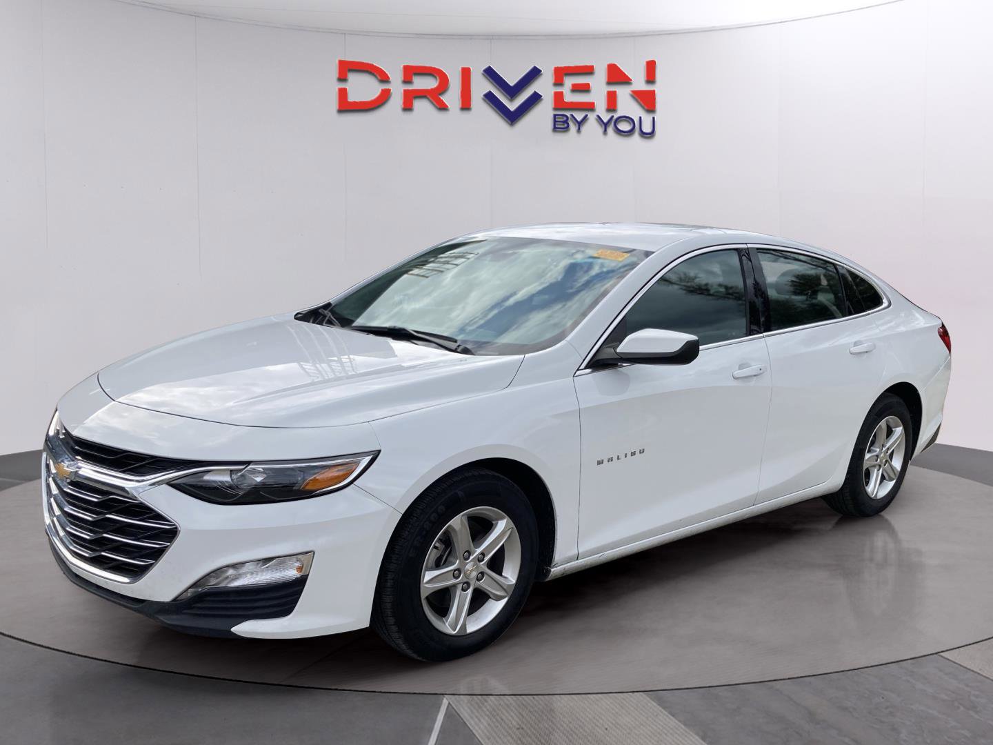 Used 2024 Chevrolet Malibu LT image 2