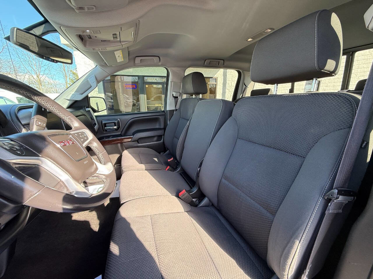 Used 2017 GMC Sierra 1500 SLE w/ SLE Value Package image 5