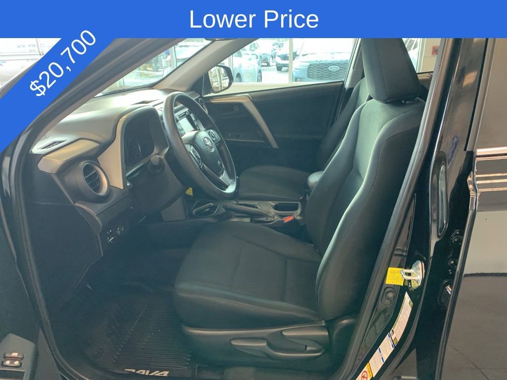Used 2018 Toyota RAV4 LE image 3