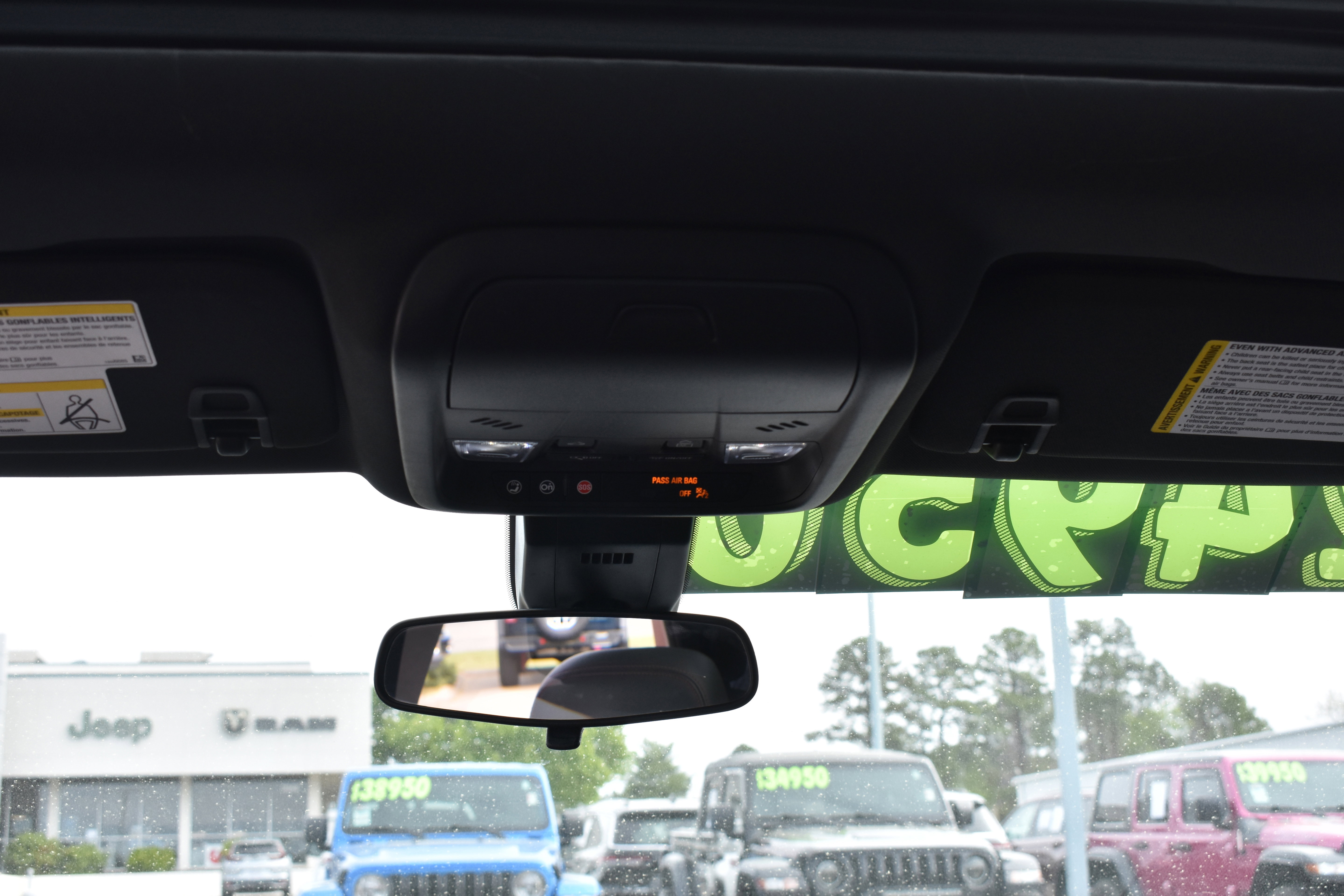 Used 2022 Chevrolet Equinox RS w/ RS Leather Package image 30