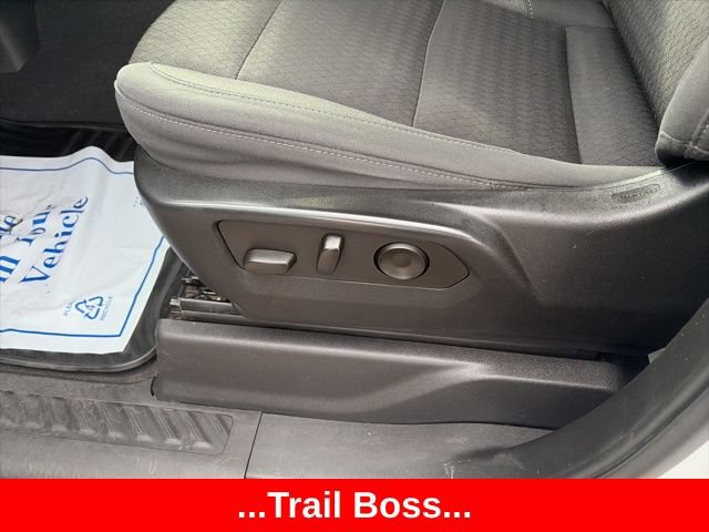 Used 2022 Chevrolet Silverado 1500 Custom Trail Boss w/ LPO, Dark Essentials Package AWD/4WD image 11