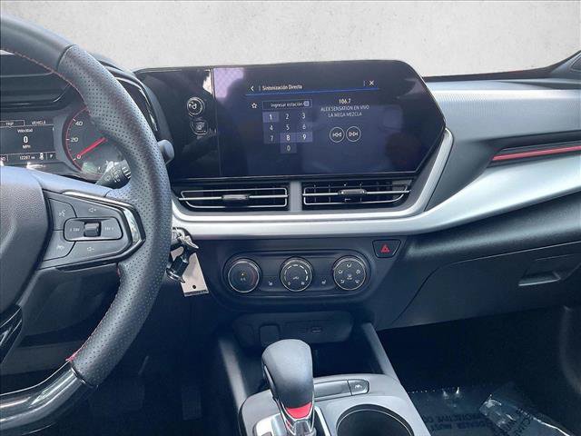 Used 2025 Chevrolet Trax RS FWD image 8
