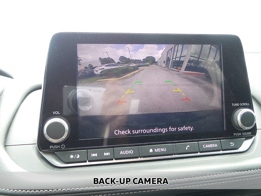 Used 2024 Nissan Rogue S FWD image 3