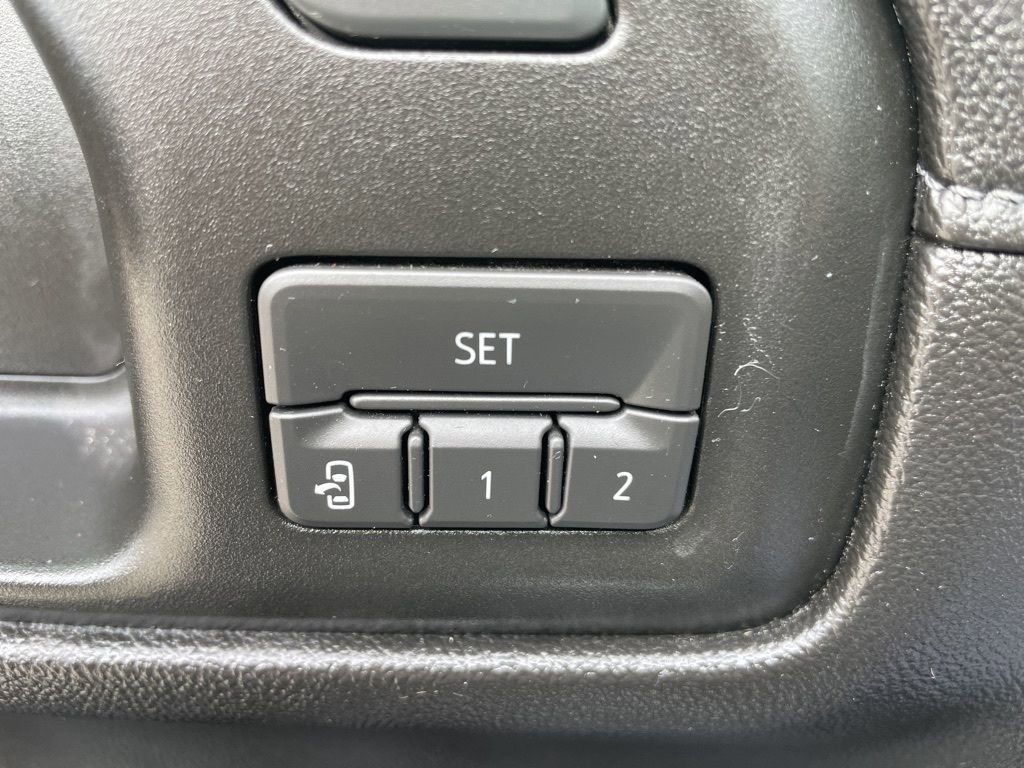 Used 2019 Chevrolet Silverado 1500 High Country w/ High Country Premium Package AWD/4WD image 9