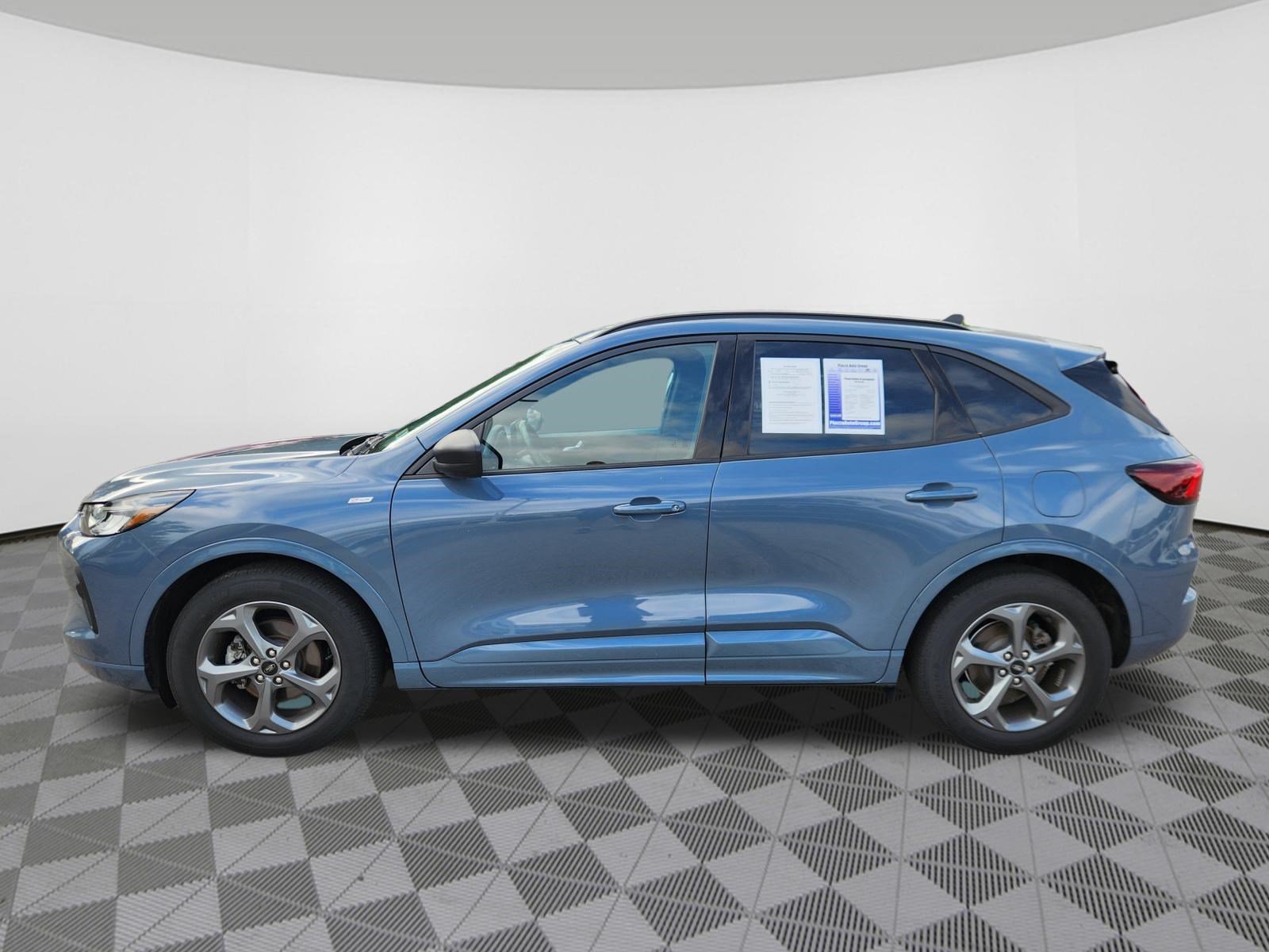 Used 2024 Ford Escape ST-Line w/ Tech Pack #1 FWD image 5