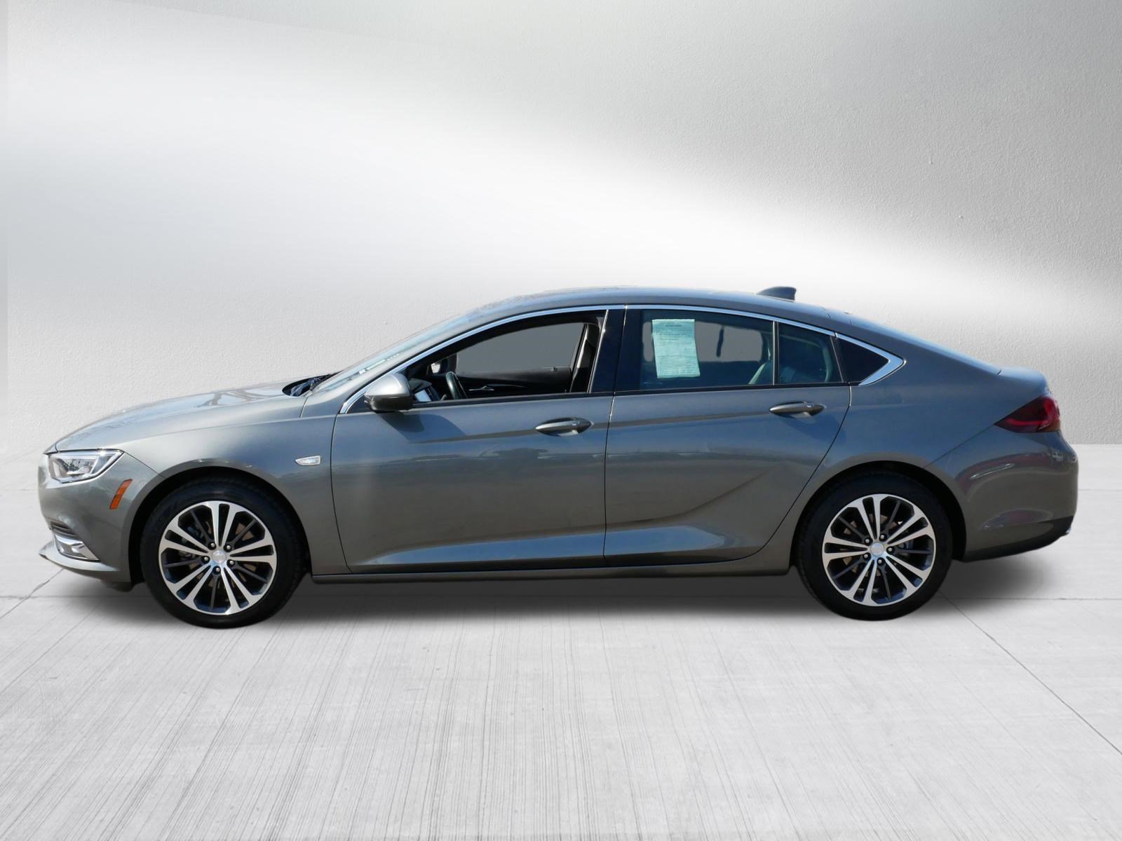 Used 2018 Buick Regal Essence w/ Driver Confidence Package #1 image 4