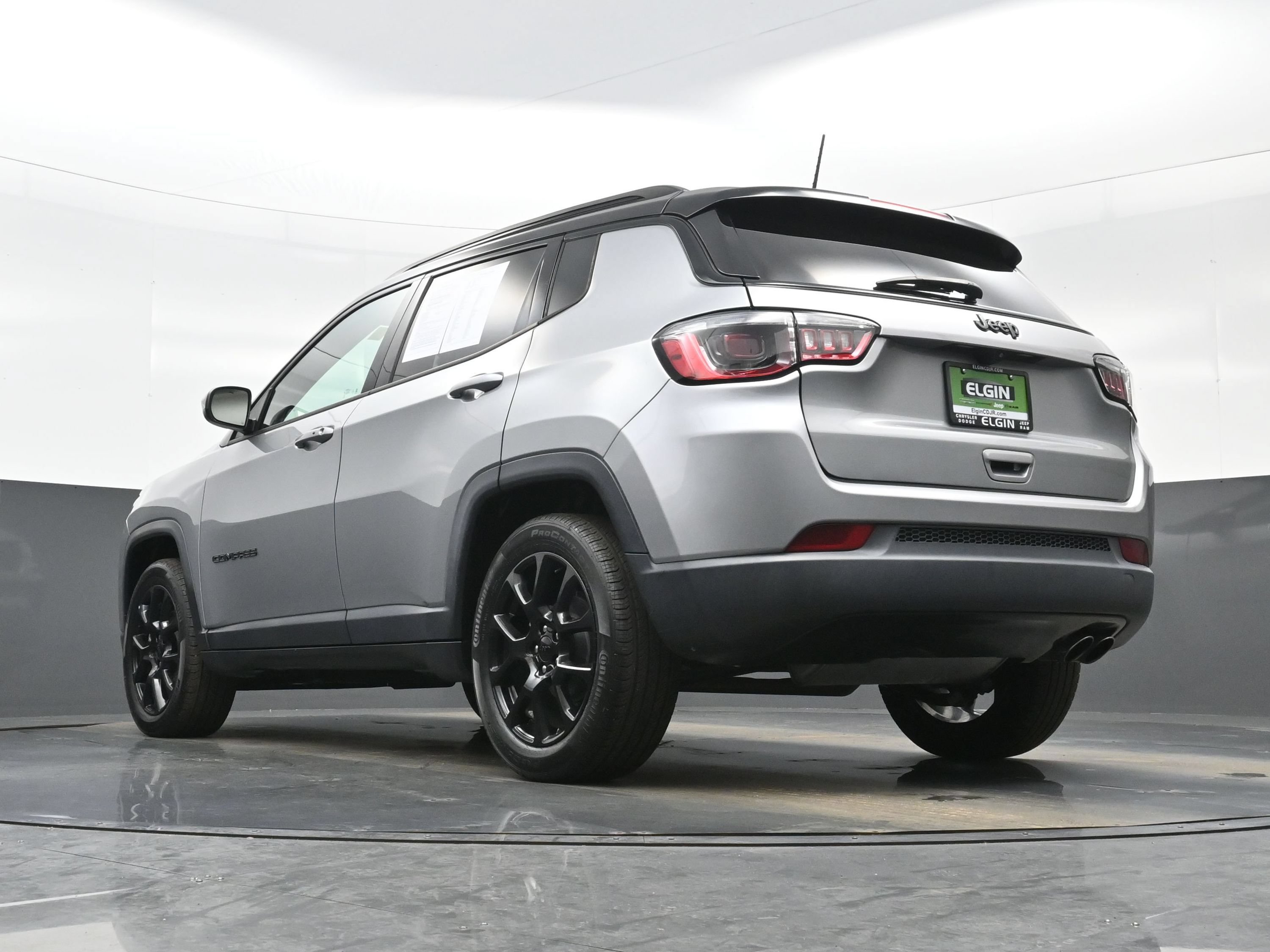 Used 2022 Jeep Compass Latitude FWD image 29