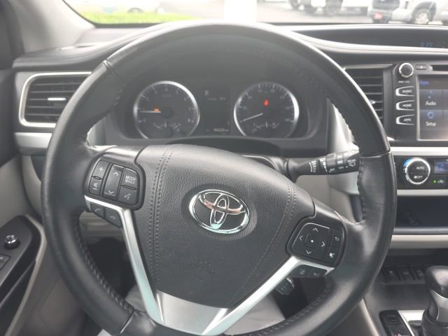 Used 2019 Toyota Highlander Plus AWD/4WD image 19