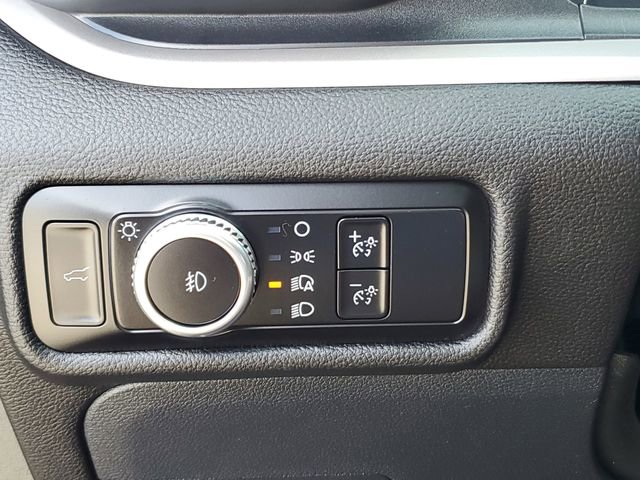 Used 2023 Ford Explorer XLT w/ Equipment Group 202A AWD/4WD image 25