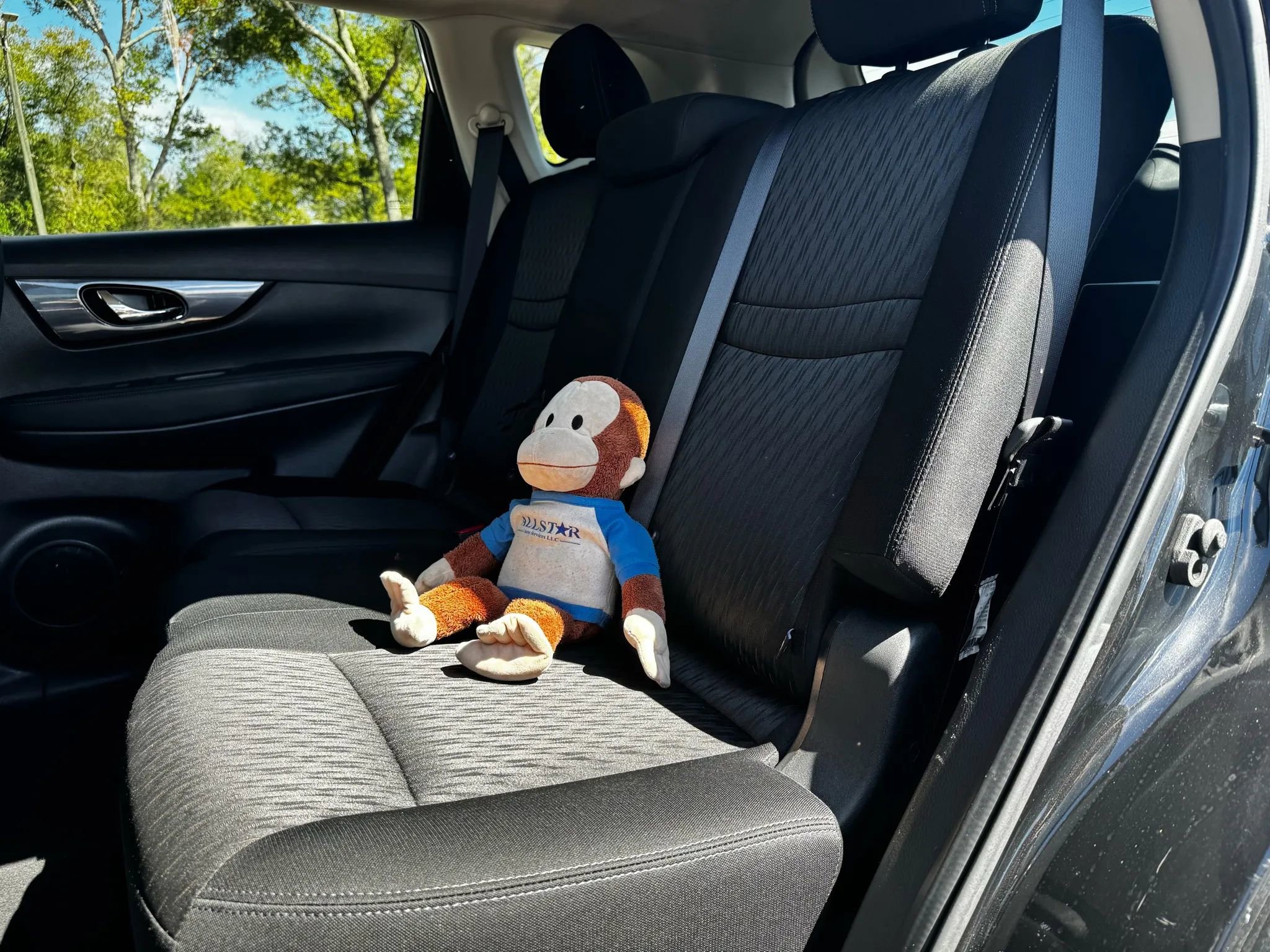 Used 2018 Nissan Rogue SV w/ Premium Package image 12