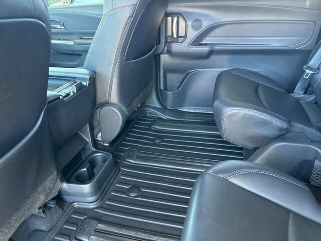 Used 2021 Toyota Sienna XSE FWD image 15