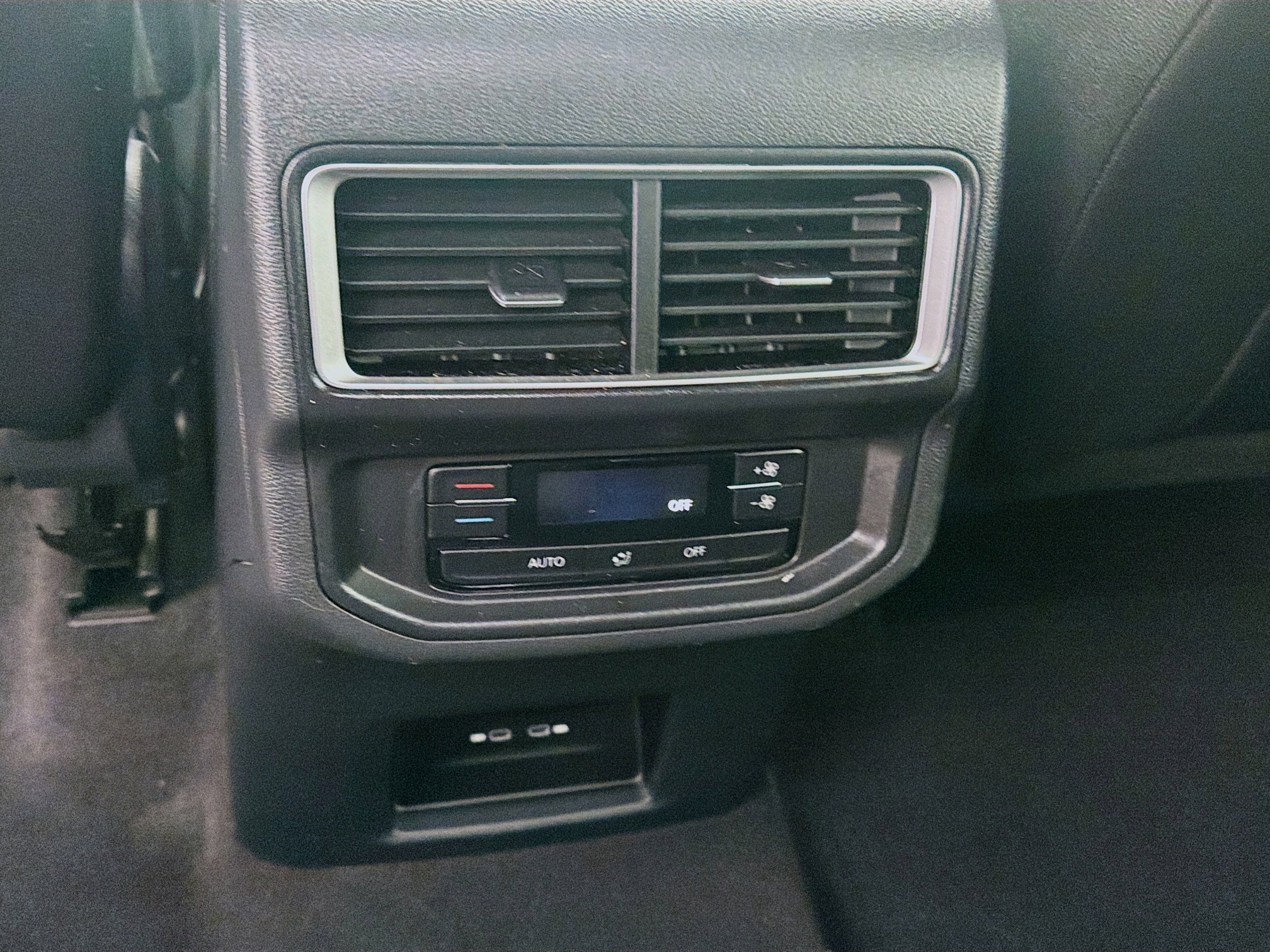 Used 2024 Volkswagen Atlas SE image 22