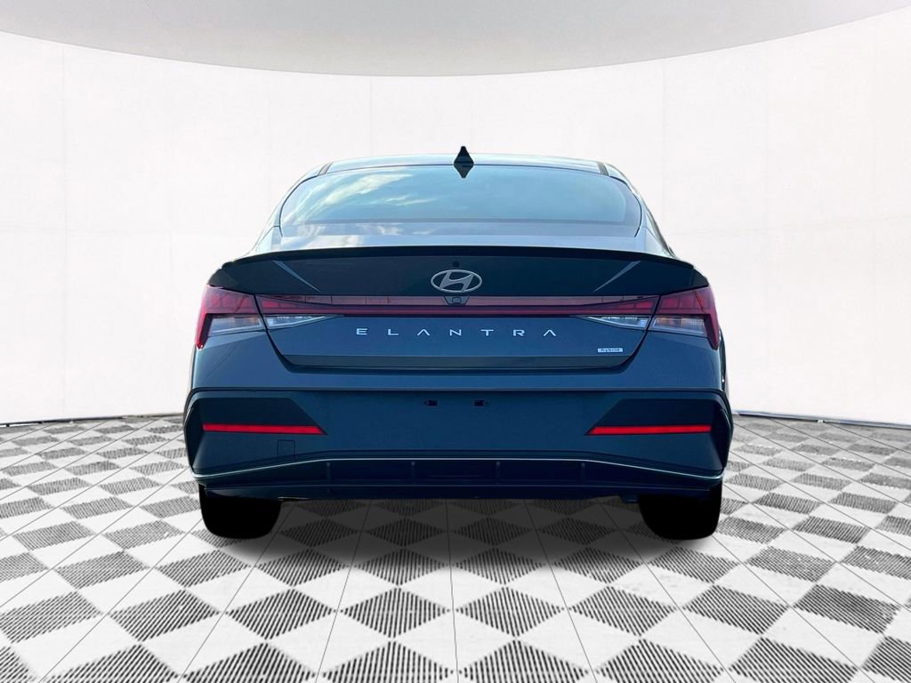 New 2025 Hyundai Elantra SEL image 9