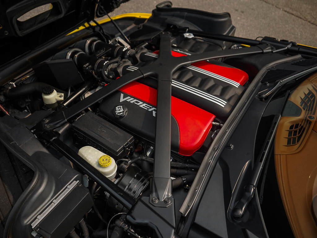 Used 2013 SRT Viper GTS w/ GTS Laguna Interior Pkg RWD image 16