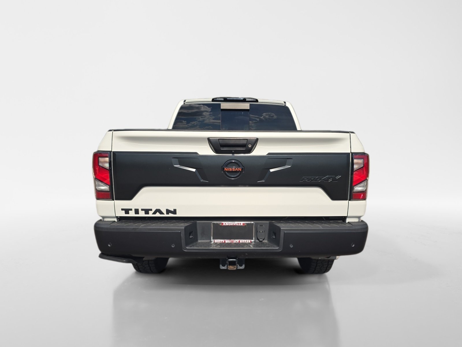 Used 2021 Nissan Titan PRO-4X w/ Pro-4x Convenience Package AWD/4WD image 4