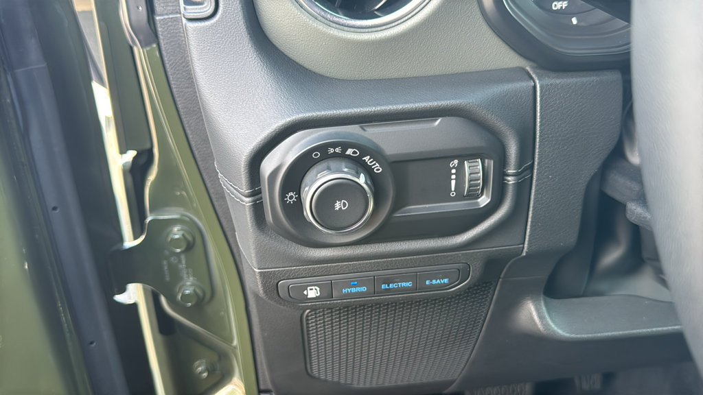 Used 2024 Jeep Wrangler High Altitude AWD/4WD image 15