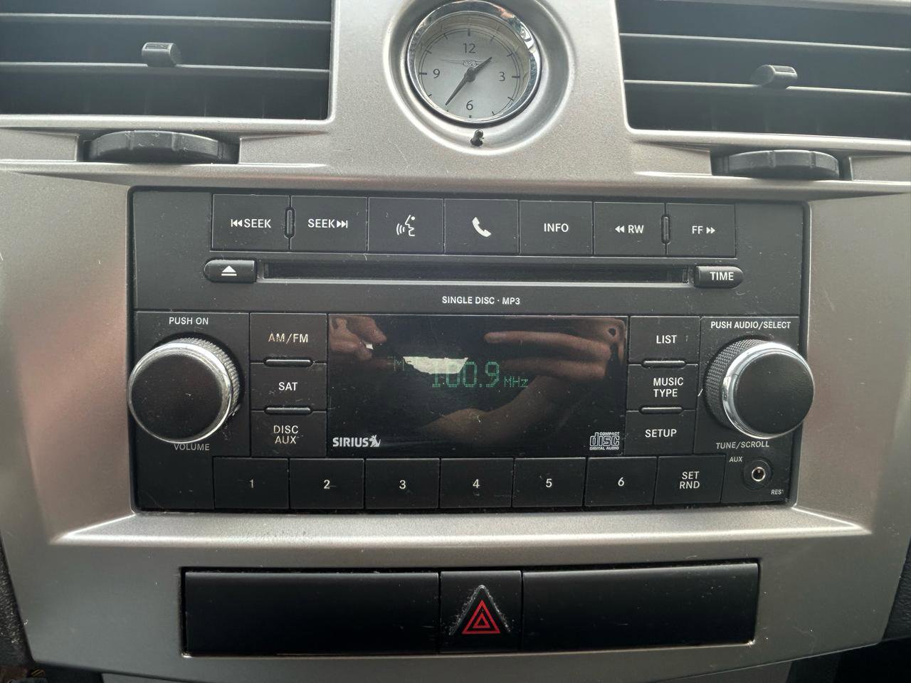 Used 2010 Chrysler Sebring Touring FWD image 20
