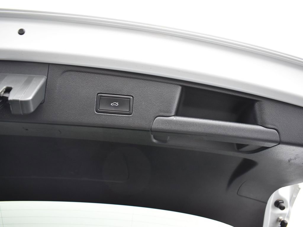 Used 2024 Volkswagen Atlas Cross Sport SE image 33