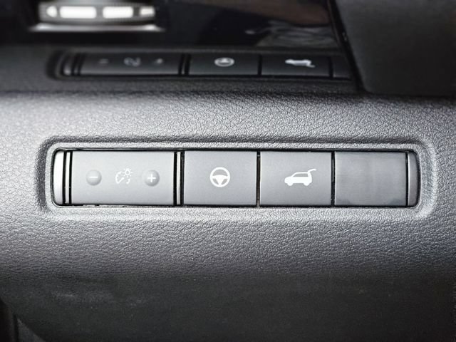 Used 2025 Nissan Pathfinder SV FWD image 21