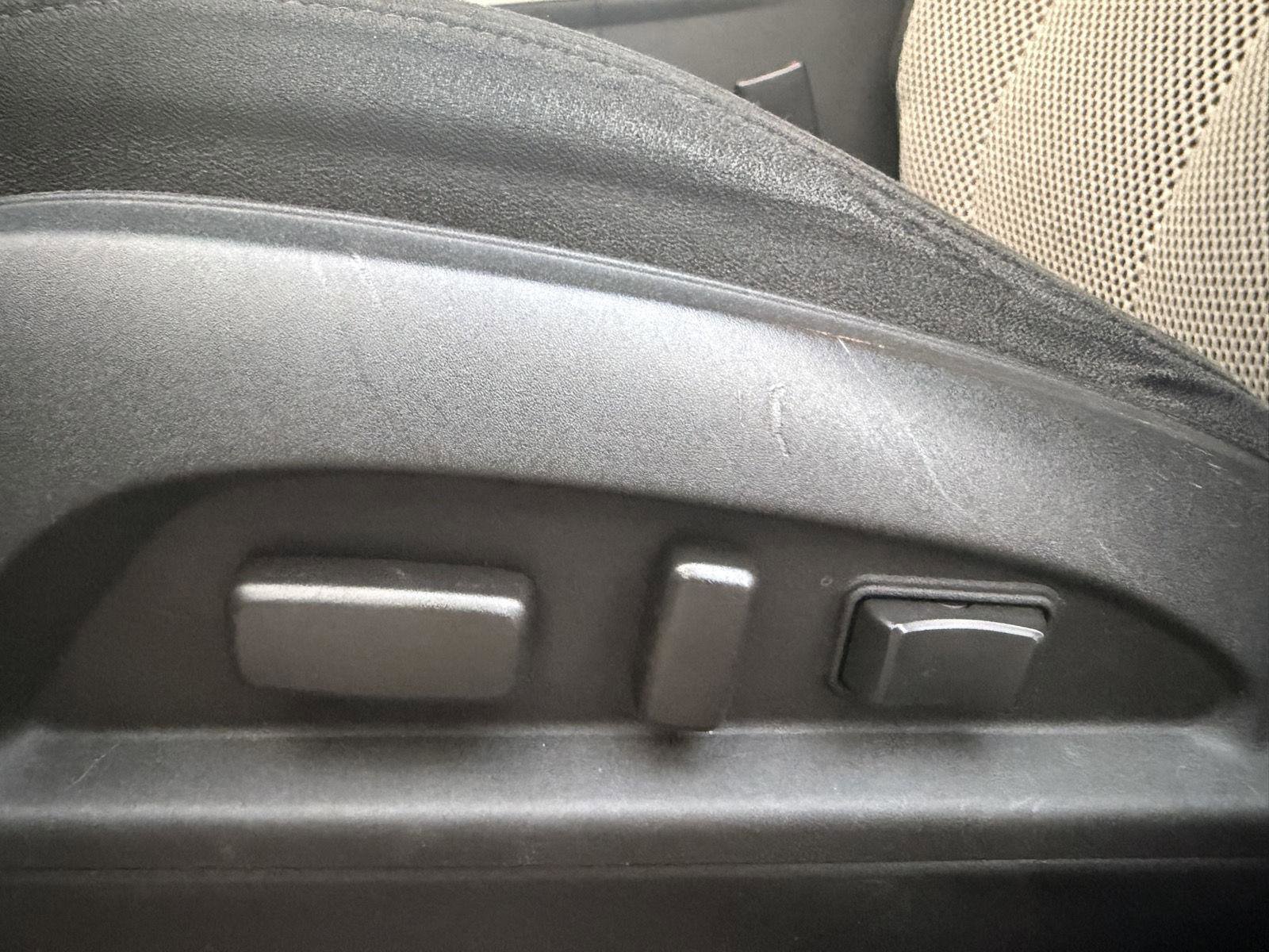 Used 2011 Chevrolet Equinox LT w/ Driver Convenience Package image 20