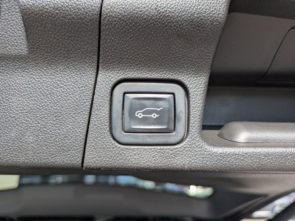 Used 2023 GMC Acadia SLT image 14