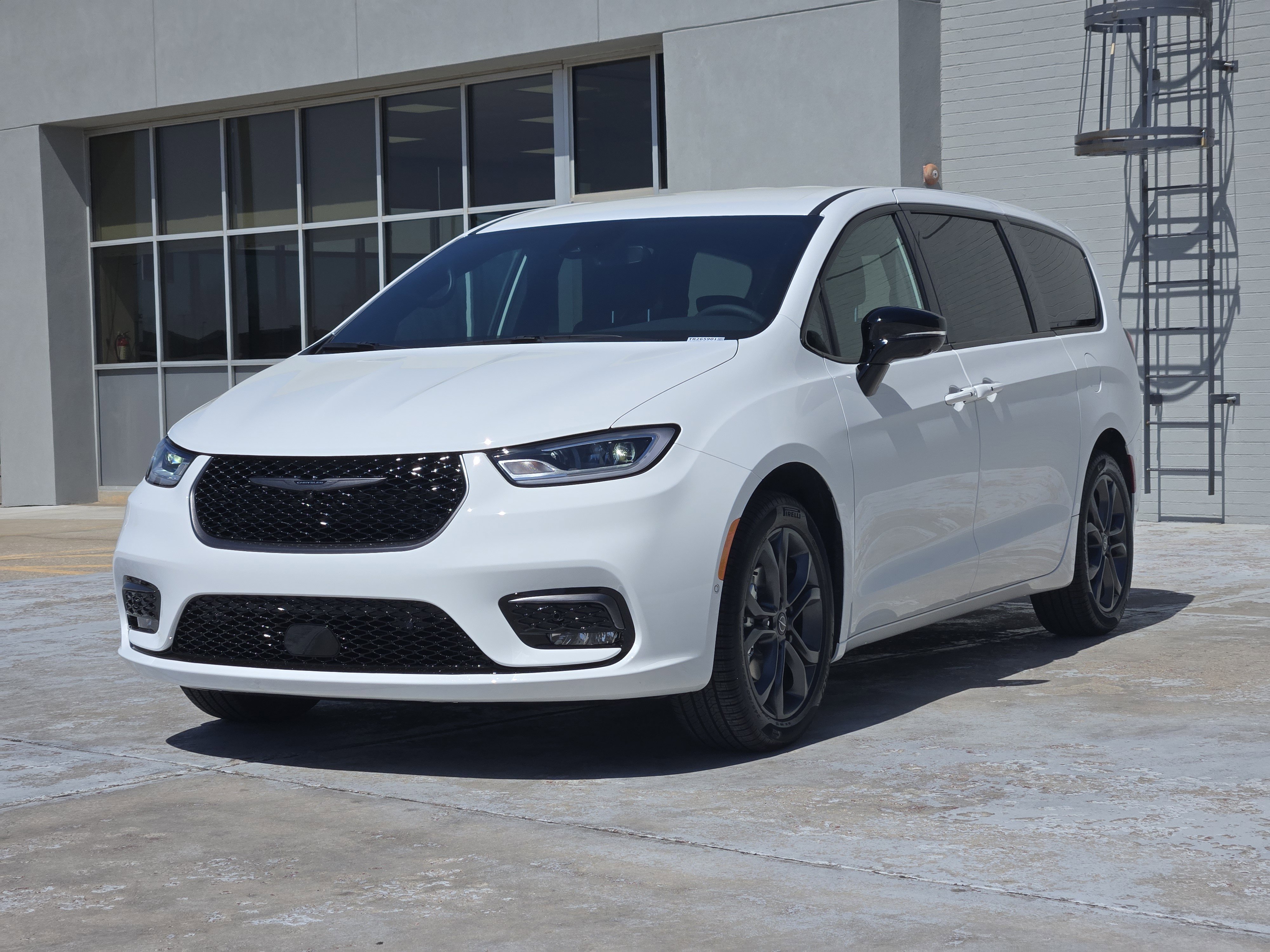 New 2026 Chrysler Pacifica Select image 2