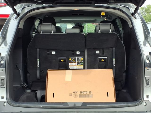 Used 2026 Toyota Sienna XLE FWD image 8