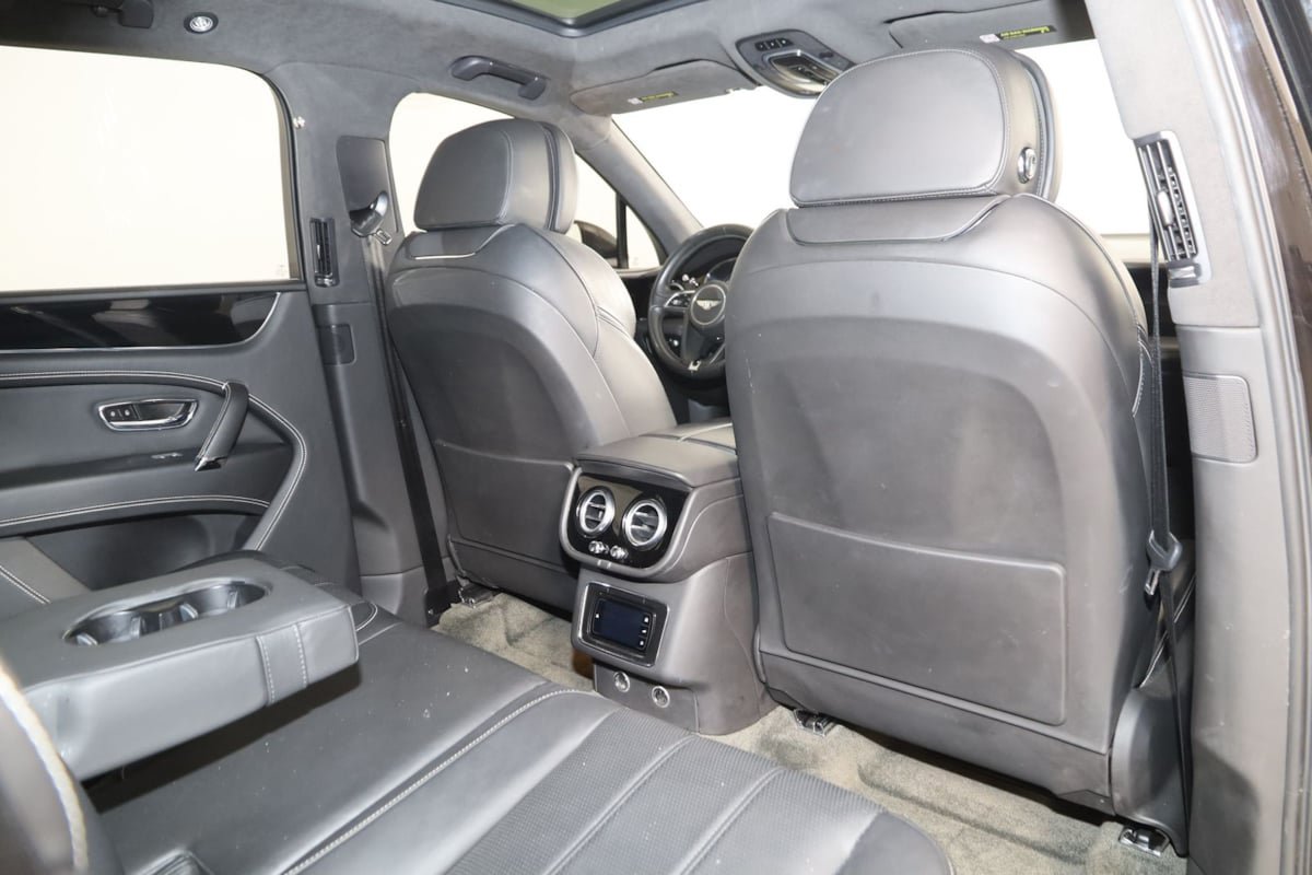 Used 2018 Bentley Bentayga AWD/4WD image 18