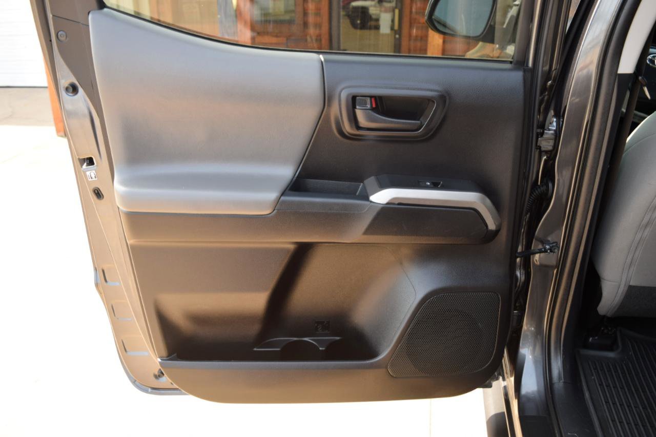 Used 2018 Toyota Tacoma SR5 AWD/4WD image 13